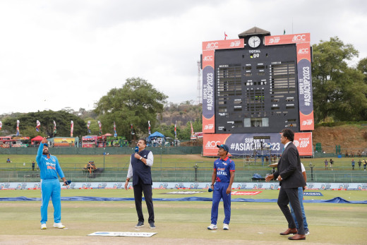 नेपाल र भारतबीचको खेल सुरु, ओपनिङमा कुशल भुर्तेल र आसिफ शेख 